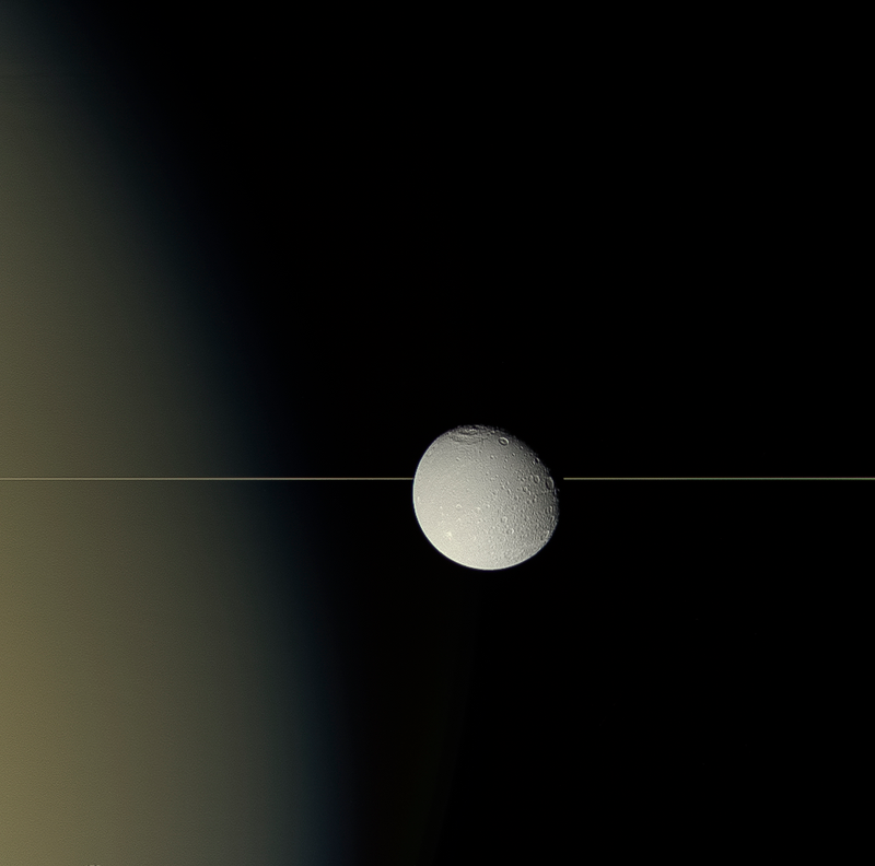Illustration for article titled Aunque no lo creas, esta foto muestra una majestuosa panorámica de los anillos de Saturno